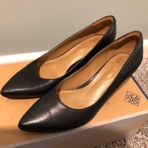 Clark’s Cousin Black pumps 6.5